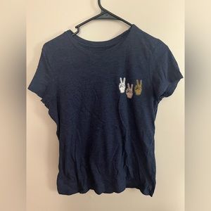 Aeropostale t shirt size large bundle with Hollister cropped t shirt size medium